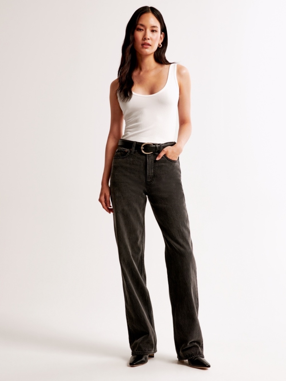 High-Rise Loose Jeans in washed black